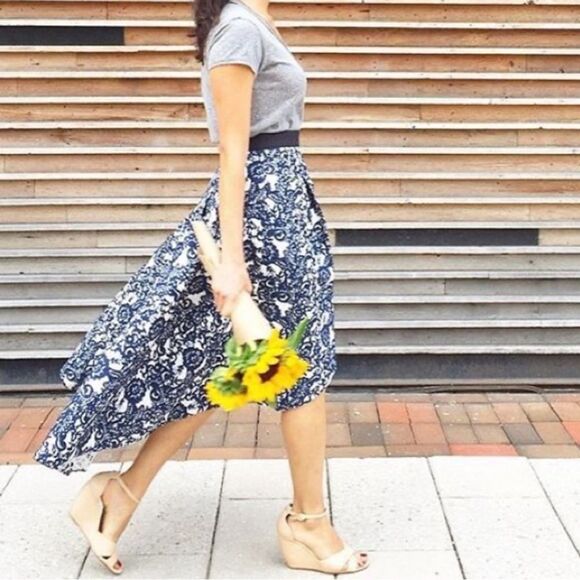 Anthropologie Sachin + Babi Women's Skirt Size 2 Navy & White Floral Flowy Hi Lo - Picture 10 of 16